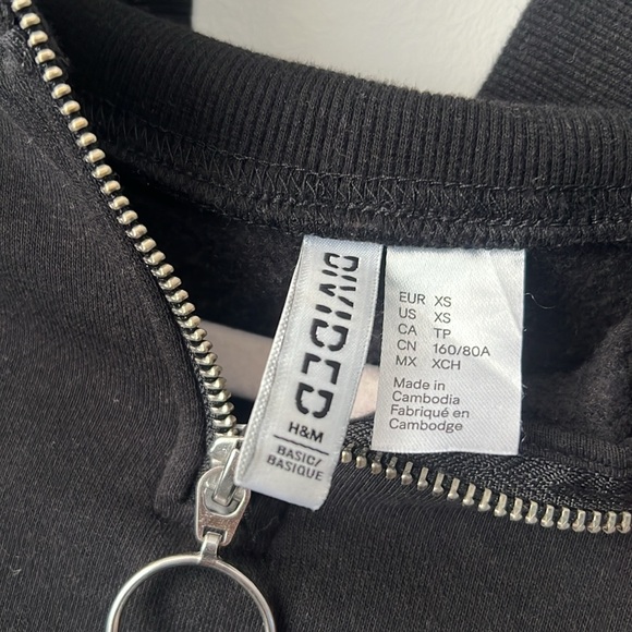H&M CROPPED HALF-ZIP SWEATSHIRT - Picture 2 of 3